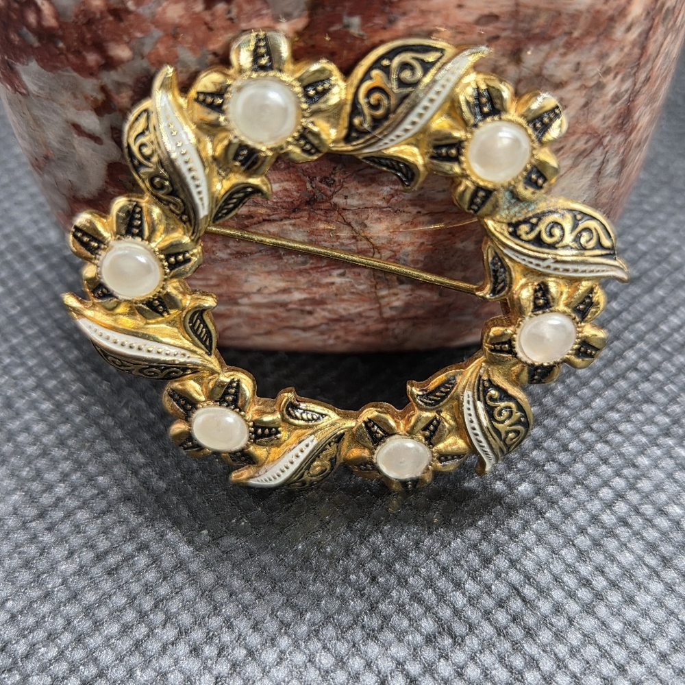 Damascene Floral Circle Brooch